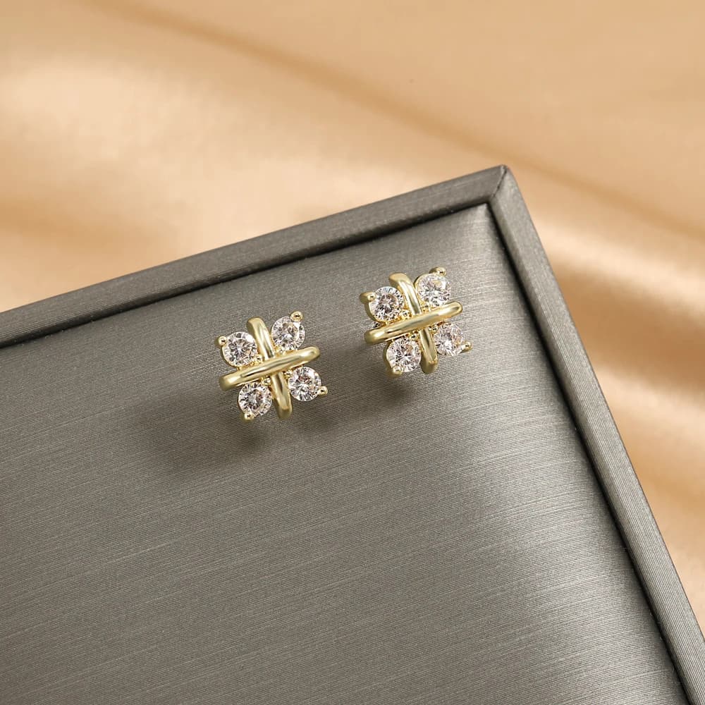 UILZ Flower Shaped Stud Earrings For Women Exquisite Temperament Small White Cubic Zircon Earring Wedding Party Jewelry