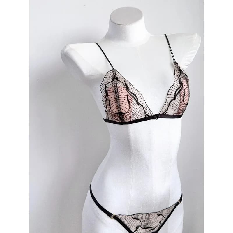 Sexy French triangle cup lace underwear steel-free rim ultra-thin thin shoulder strap beautiful back small chest bra cover set
