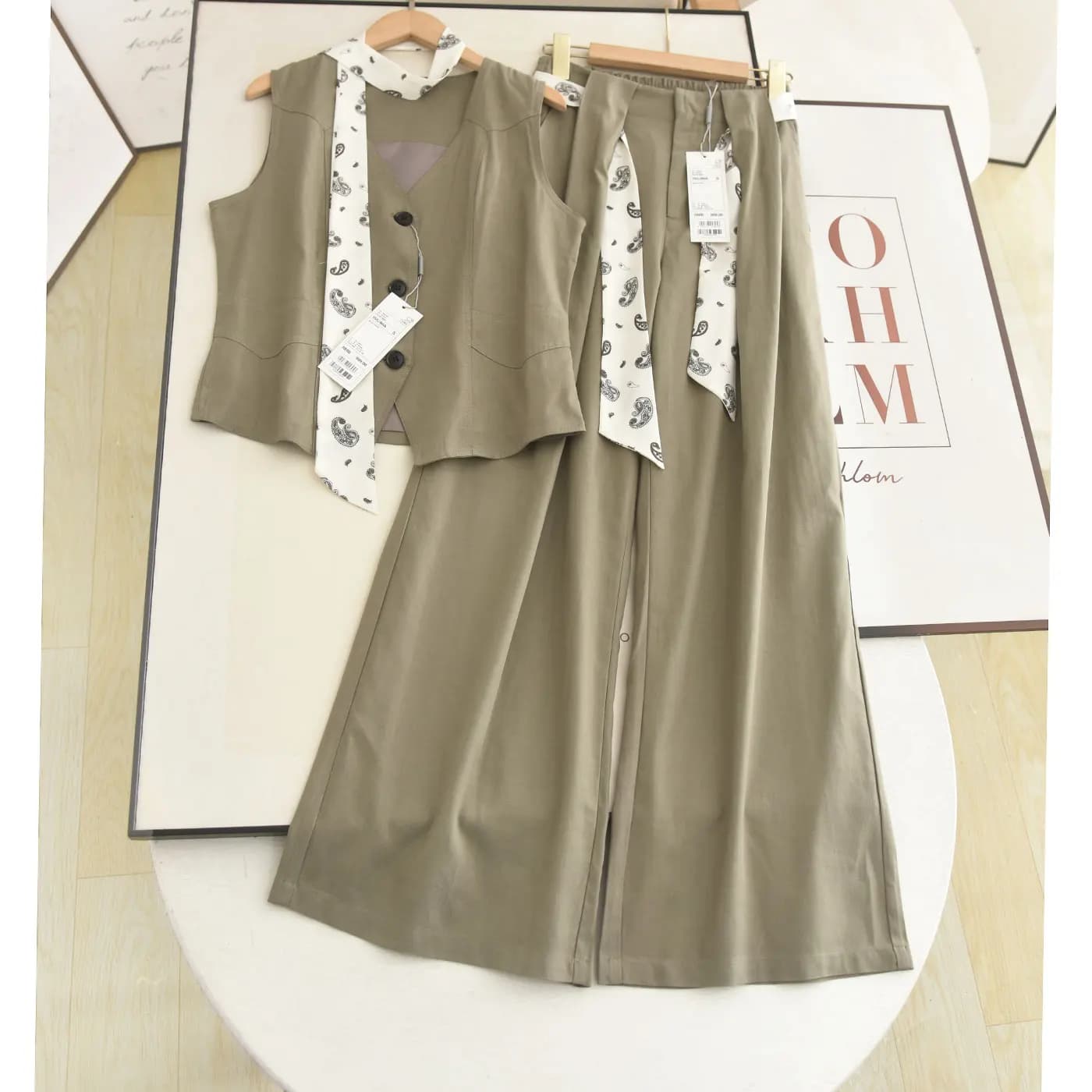 Summer 2026 Women's Money Style Silk Scarf Drifting Belt Vest Casual Wide Leg Pants Two-Piece Set Fashionable Color