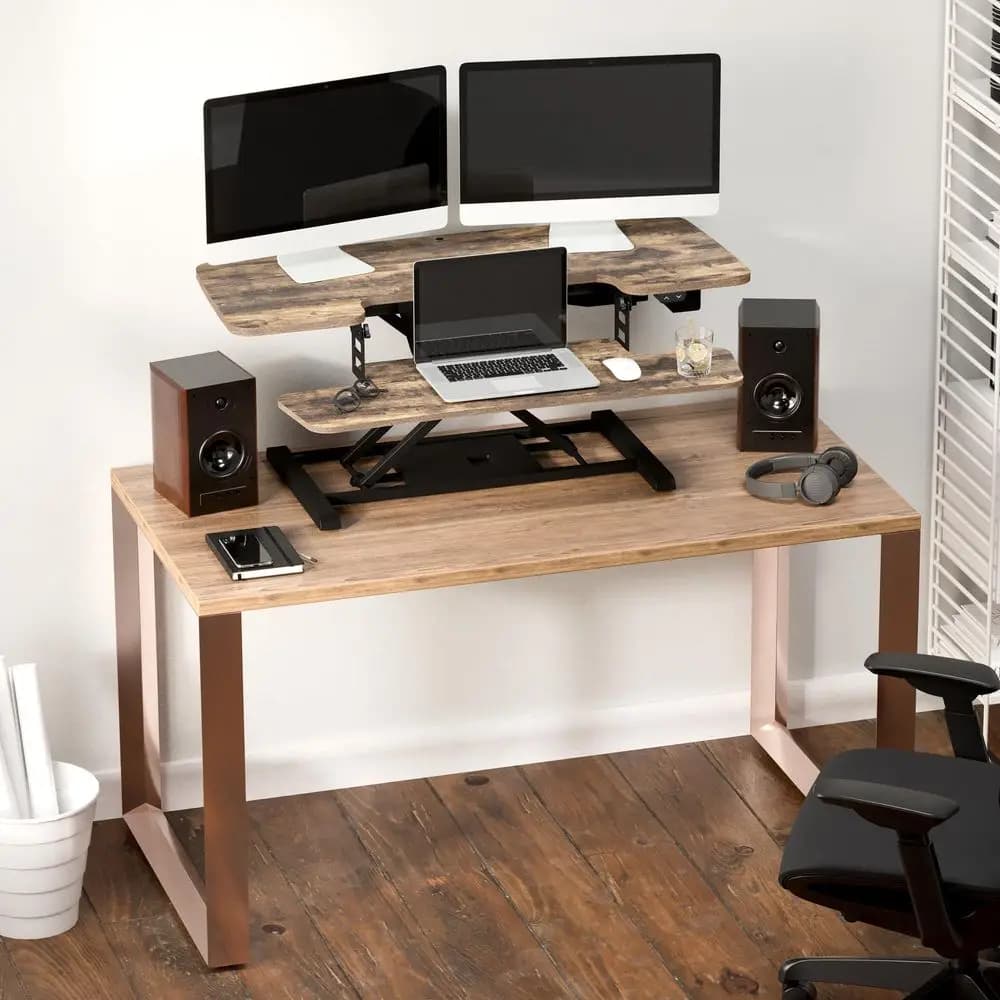 Convertitore per scrivania con motore elettrico da 40 pollici, postazione di lavoro per monitor e laptop da seduti o in piedi, supporto regolabile in altezza con tastiera larga.