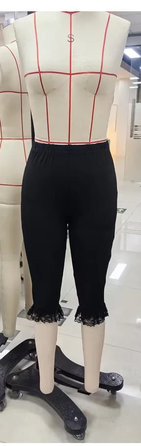 Pantaloni capri da donna in tinta unita a vita alta con finiture in pizzo Pantaloni corti casual estivi Leggings corti elasticizzati