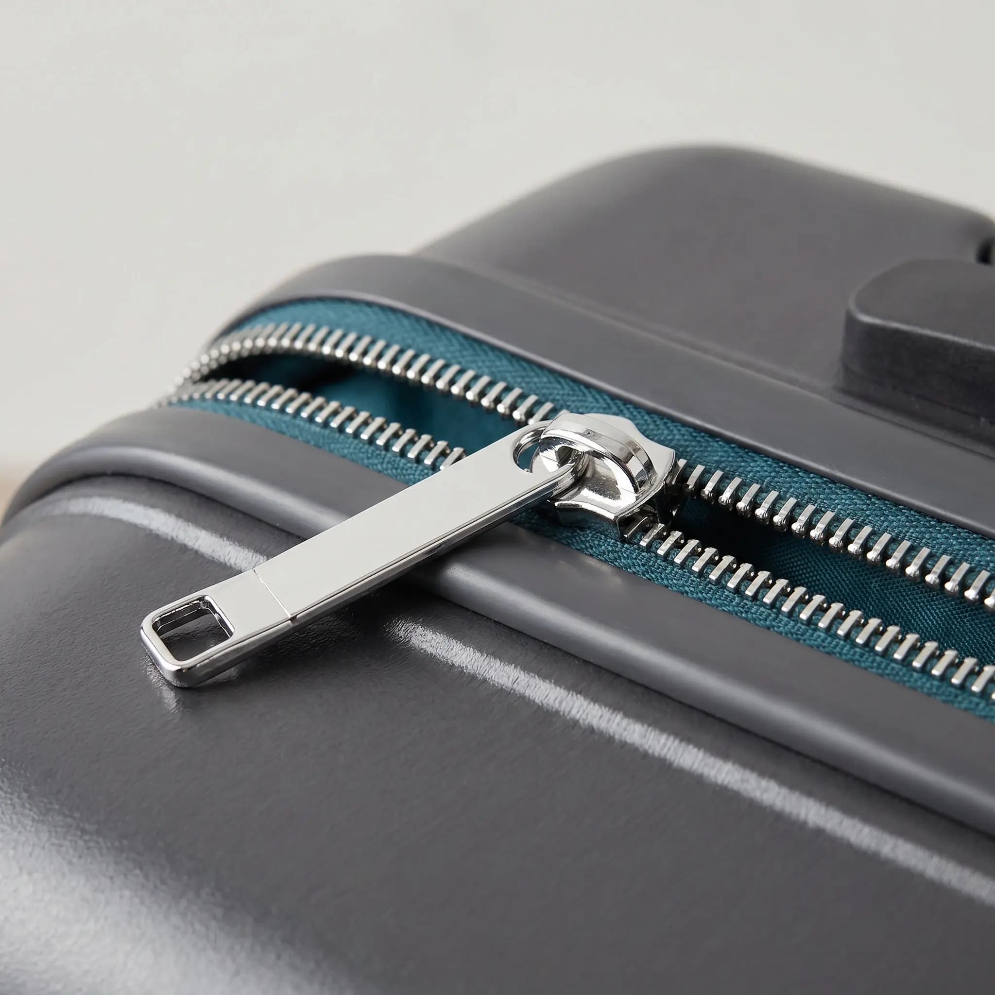 4Pcs Elegant Seamless Zipper Pull Tab Replacement for Suitcase Luggage Backpack Explosion-Proof Zipper Slider Repair Kit