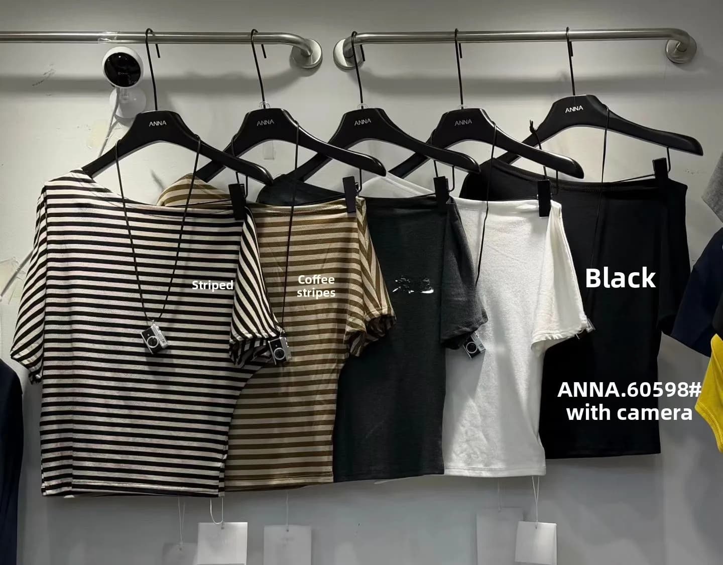 T-shirt a maniche corte in stile coreano alla moda, top casual a righe con spalla asimmetrica e maniche a pipistrello, effetto snellente, da donna