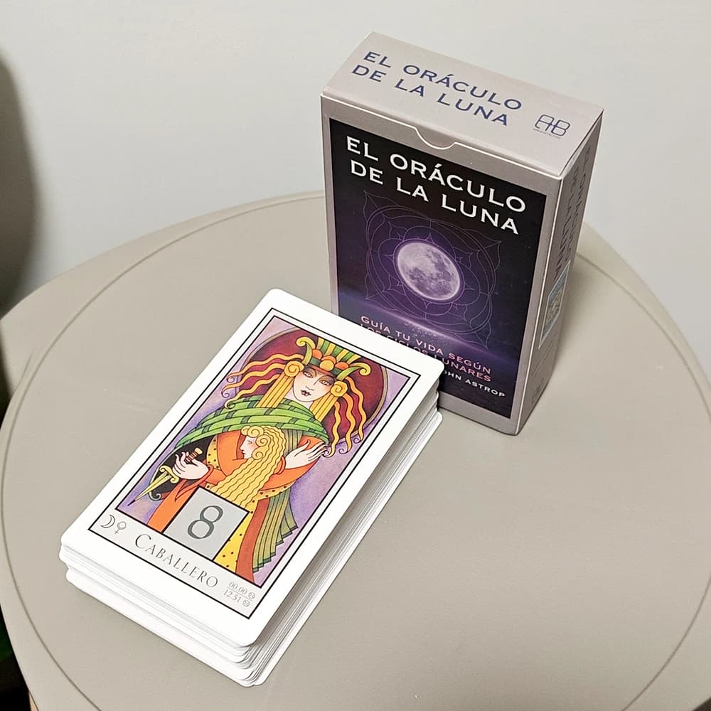 The Moon Oracle - Lascia che le fasi della luna Guida alla tua vita 72 carte Oracle spagnole 12 * 7 cm Stampate su cartoncino doppio goffrato