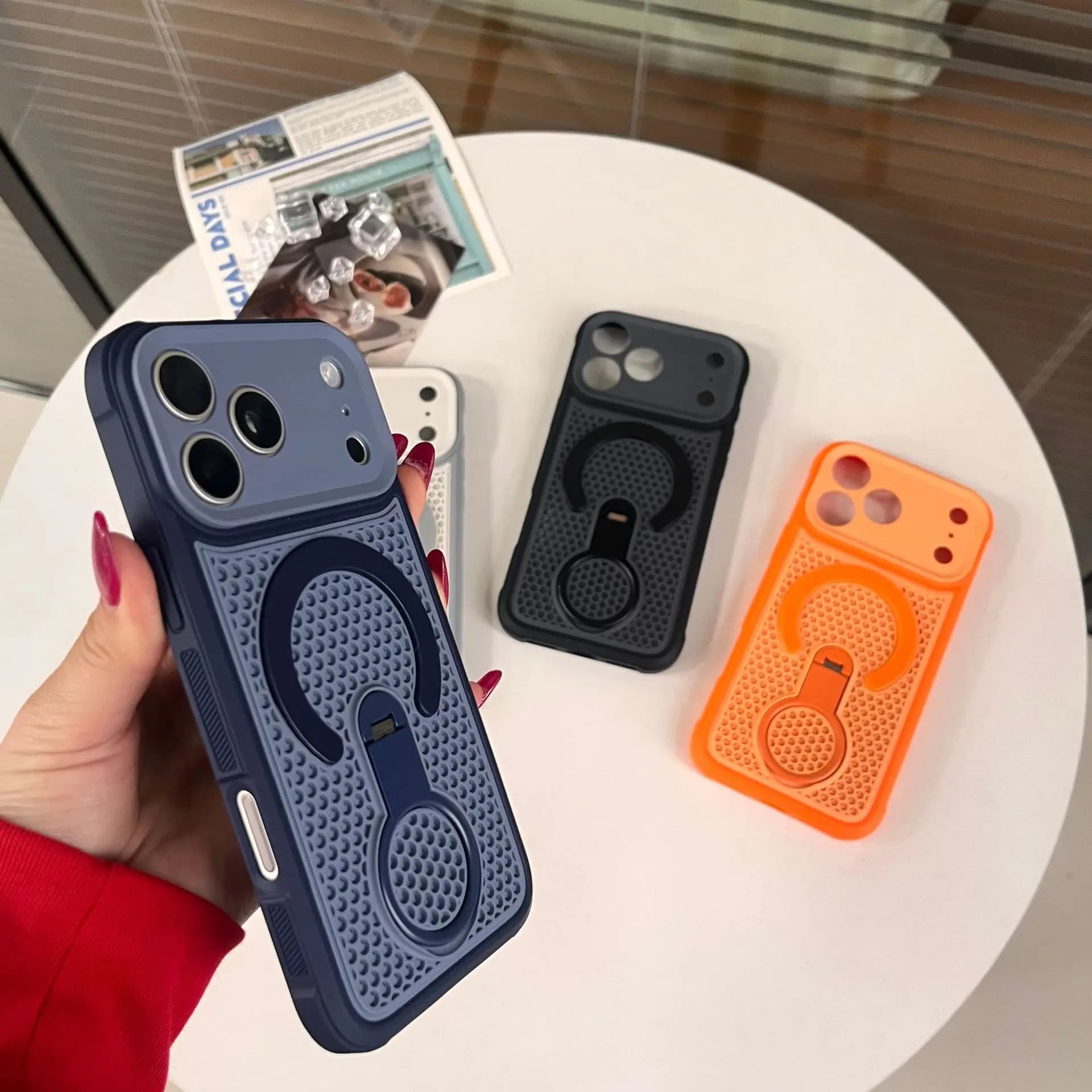 Suitable for Iphone17Promax Mobile Phone Case Breathable Heat Dissipation Mesh Case 360 ° Magnetic Stand for Apple 17Pro Anti-Fall Phone Case