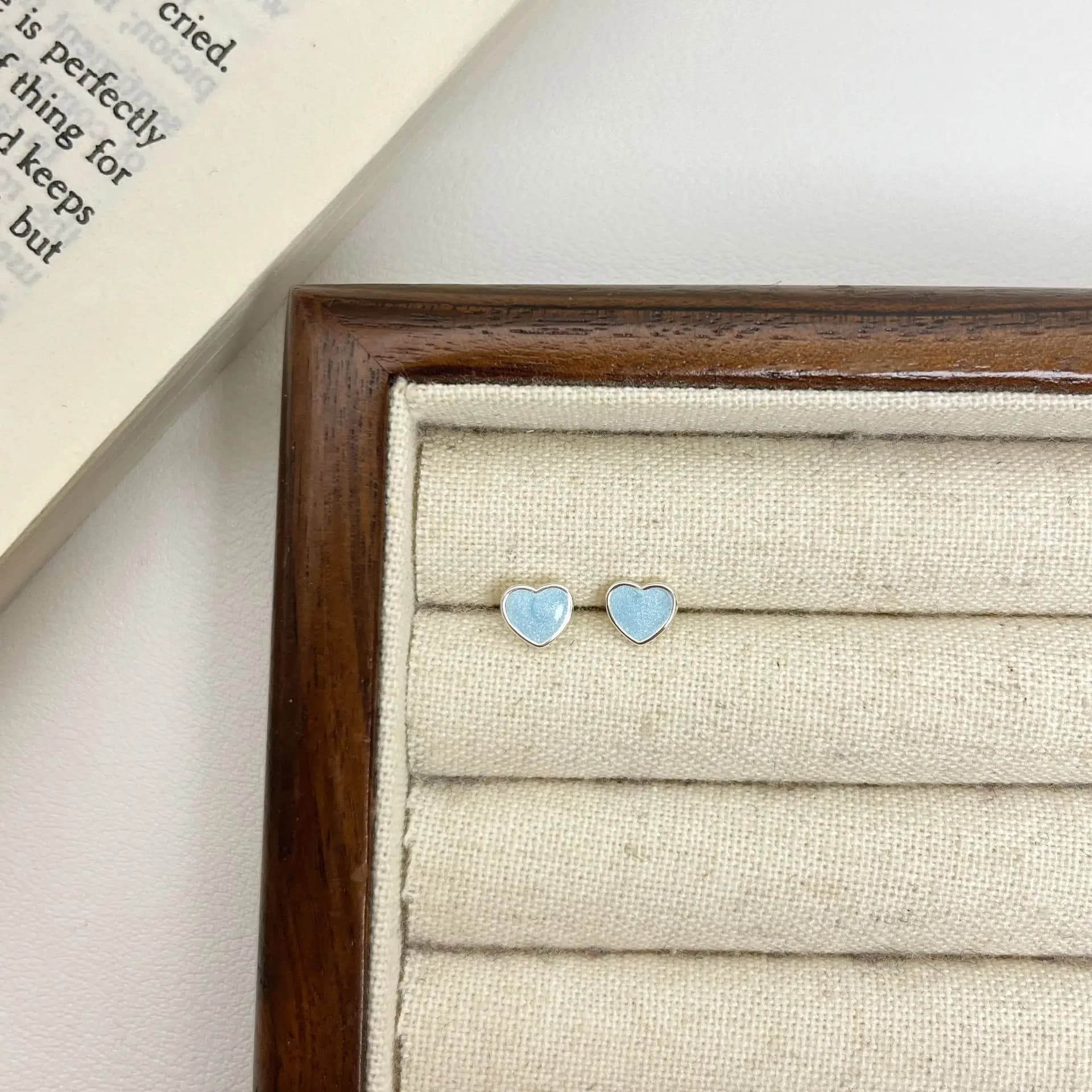 Nuovi orecchini a forma di cuore di dopamina da sogno in stile coreano e giapponese per le donne, orecchini versatili in stile semplice e carino di nicchia di lusso leggero