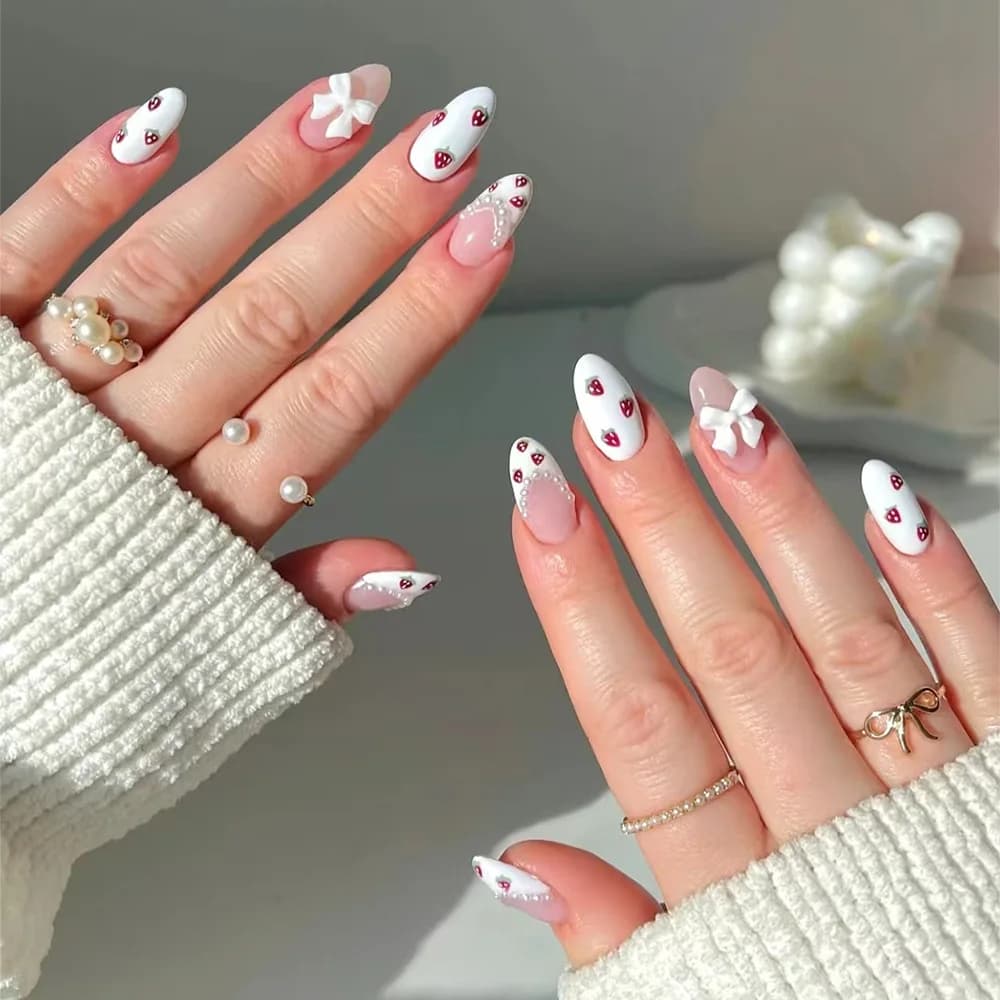 24 Pezzi Unghie Finte Rosa Dolce a Mandorla con Fiocco di Perle, Adesivi per Unghie Indossabili, Unghie Acriliche Rimovibili con Design Francese e Fragola, Punte per Nail Art