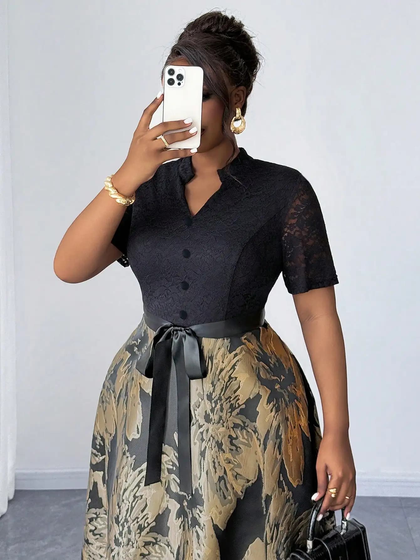 Elegante Abito Plus Size in Pizzo a Linea A con Scollo a V, Mezze Maniche, Lunghezza al Ginocchio, Stampa Floreale