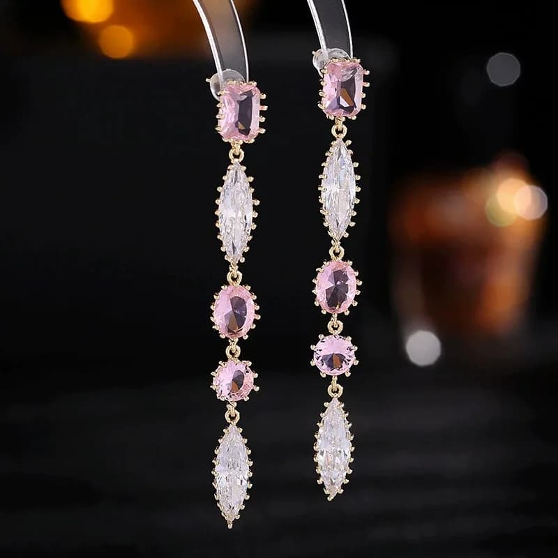 Orecchini pendenti in argento s925 con zirconi super scintillanti, stile fata, di lusso, di alta gamma, alla moda, che valorizzano il viso.