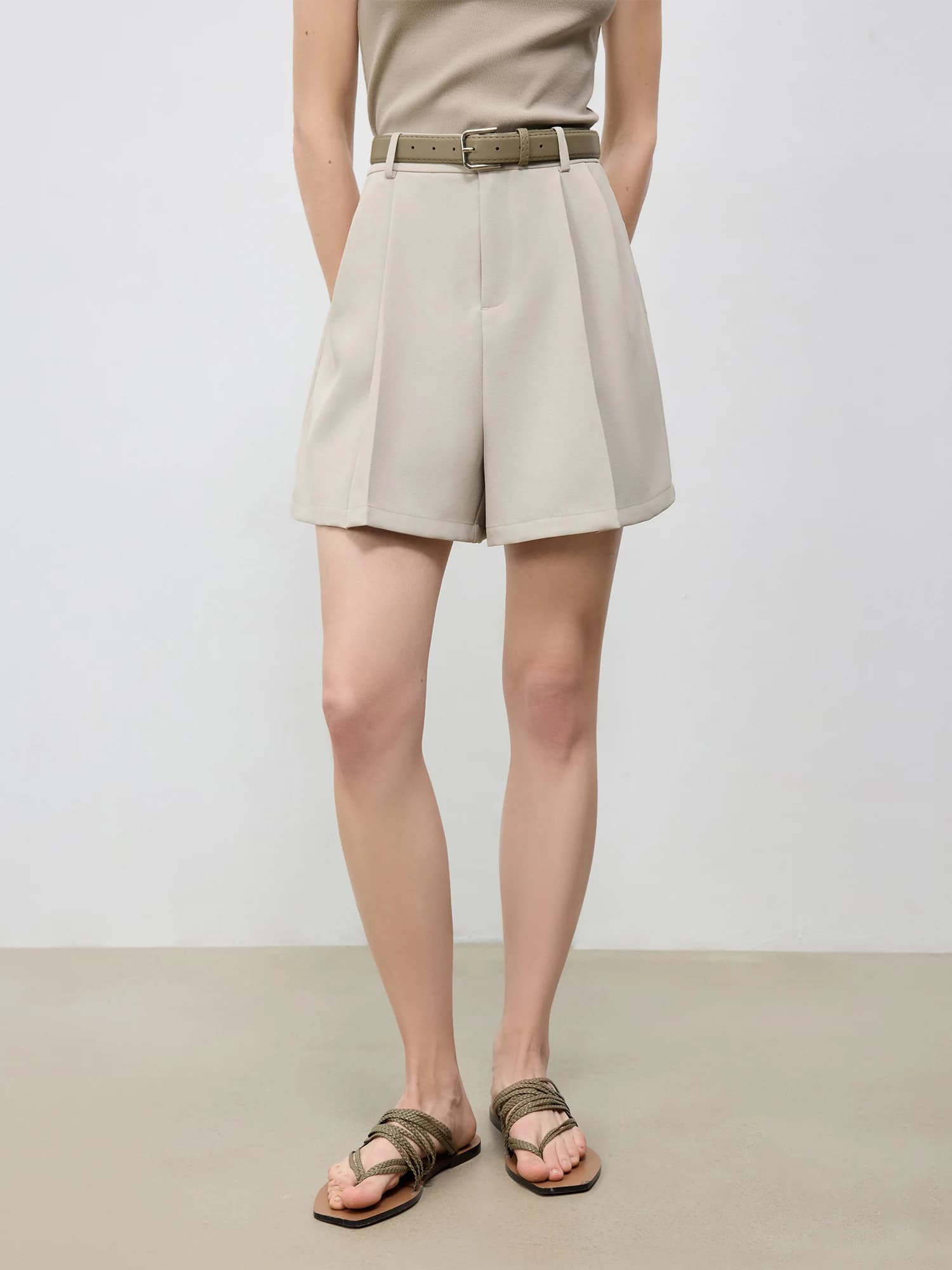 ZIQIAO 2025 Pantaloncini larghi a vita alta da donna estivi - Silhouette lusinghiera bianca e pantaloncini casual dallo stile versatile 25ZQ92197