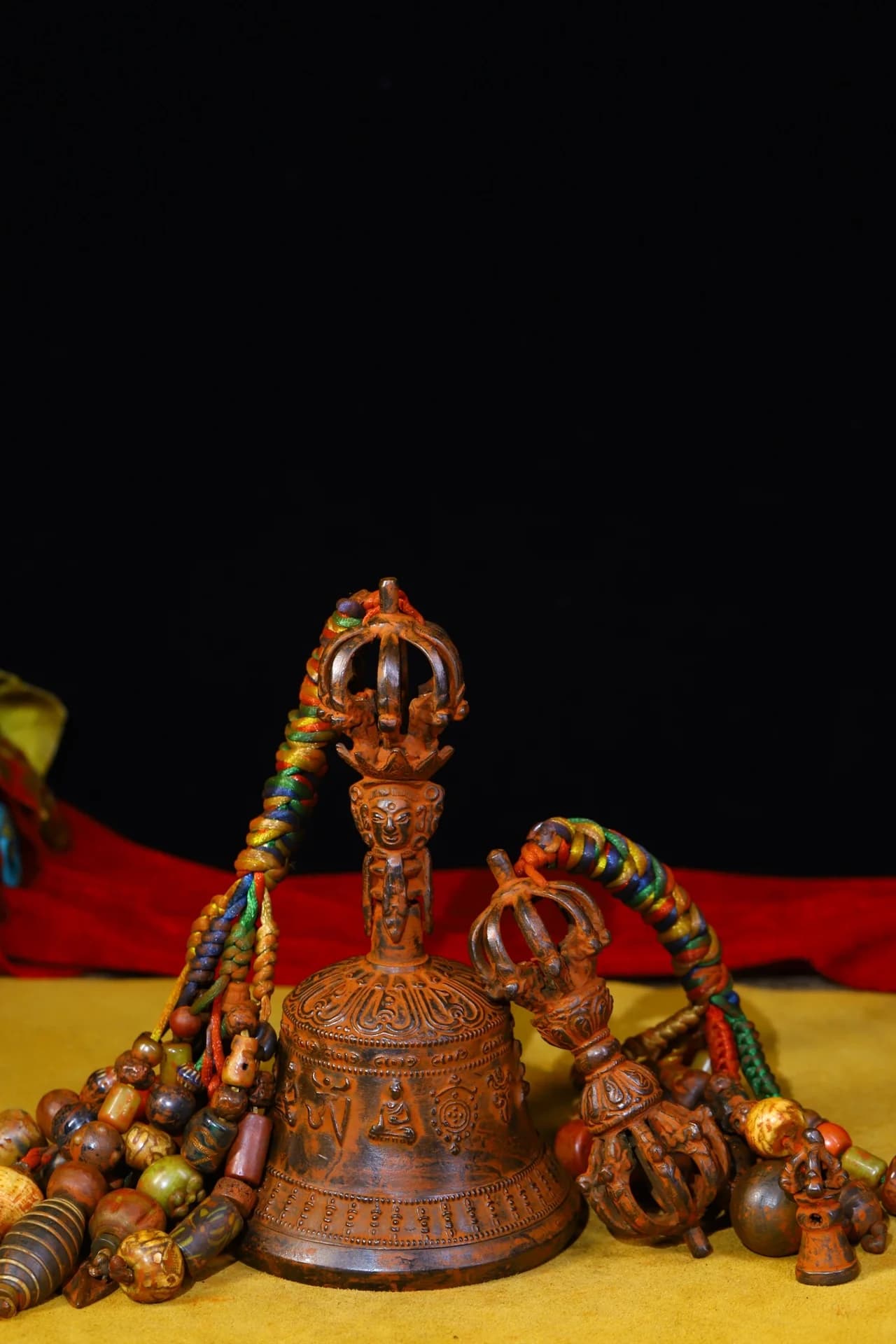7"Tibetan Temple Collection Old Bronze Cinnabar Shakyamuni Pattern Old Bells Rattle Vajra Aet Pendant Gem Worship Hall
