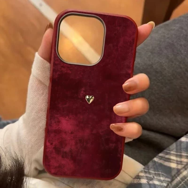 Phone case in burgundy TPU with golden heart pattern for iPhone 17 11 13 12 14 15 Pro Max XS X XR 7 8 Plus 16E 16 17 Pro Soft cover