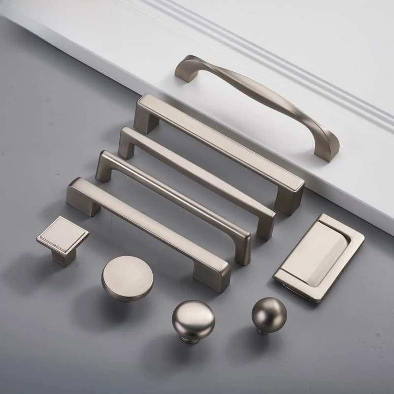 Maniglie in lega di zinco spazzolato opaco con finitura fine, stile nordico minimalista per mobili, armadi, scarpiere e cassetti.