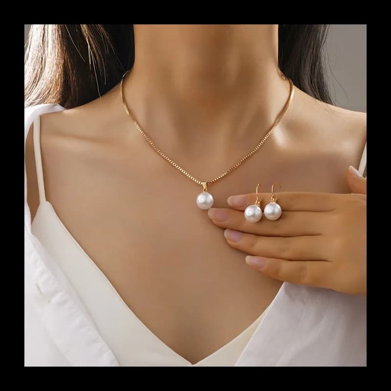 Set of hot selling pearl necklaces, light and fashionable luxury temperament, set of earrings with delicate wind necklace, niche design