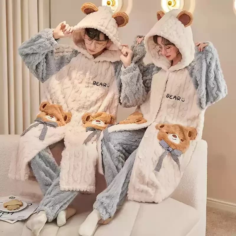 Cartone animato simpatico orso velluto corallo coppia pigiama invernale camicia da notte con cappuccio set lungo uomo e donna indumenti da notte caldi in flanella ispessita