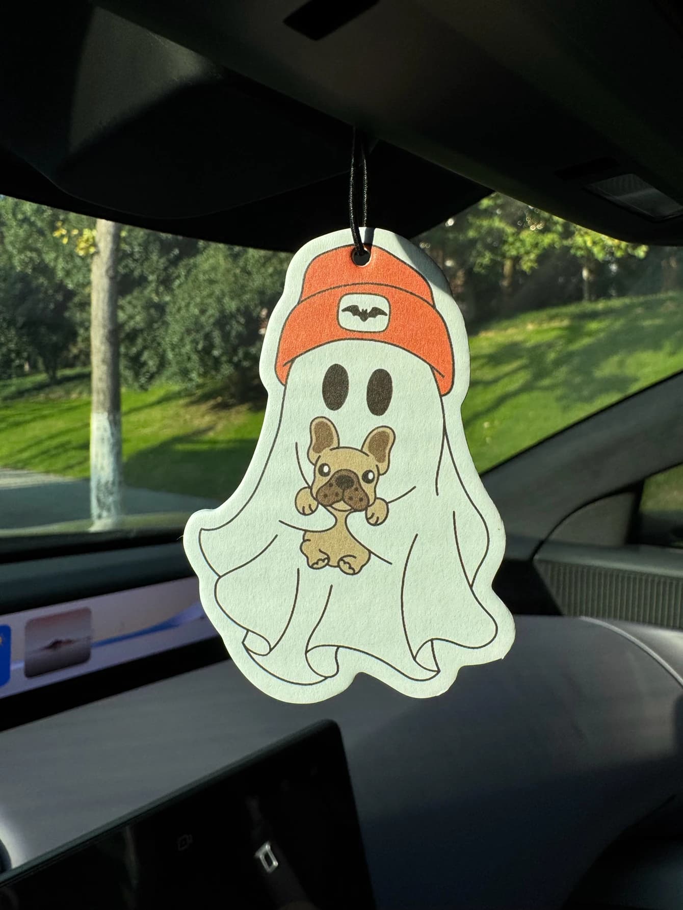 Perfume for Auto Unisex and Non-Toxic Deodorant with Design Fantasma/Cane Zero for Halloween (Profume by Hotel Hilton) | Natural Essential Oils and Flavored Pastillas for Aromatherapy (Noroili/Grapefruit/Cedro) | Hanging model and double use with ventilation clip | Long-term fragrance for 60-90 Days | Cartoon Animation Design