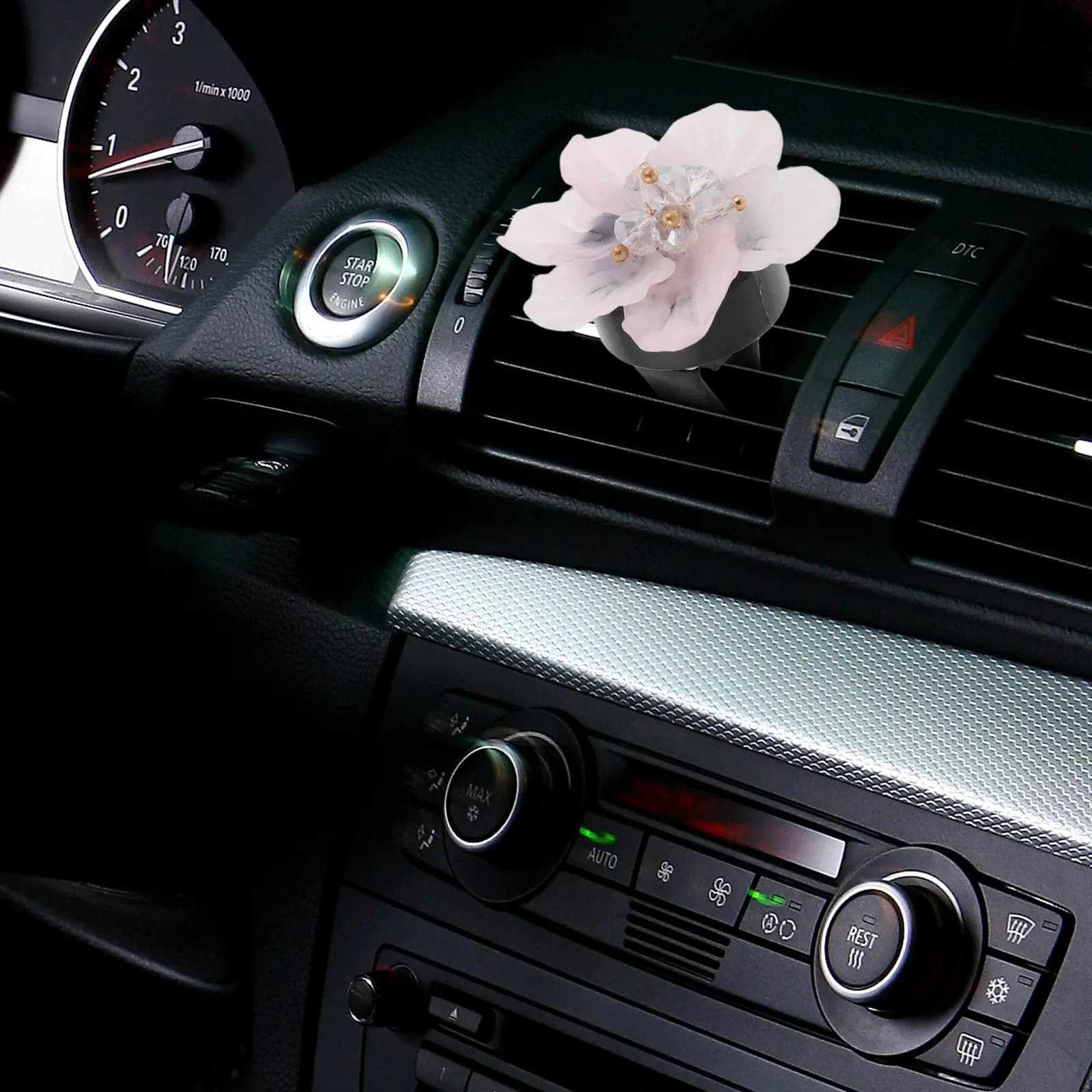 Profumatori per Auto a Forma di Fiore, Clip in Resina per Bocchette d'Aria con Pad Integrato, Adattamento Universale per Tutti i Veicoli, Decorazione Floreale Carina per Auto