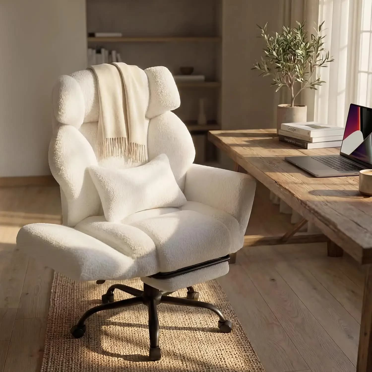 Sedia da Ufficio in Pile Teddy Bianco con Braccioli Ribaltabili, Poggiapiedi, Seduta Extra Larga, Cuscino Lombare, Sedia Ergonomica da Gaming per Computer Criss-Cross