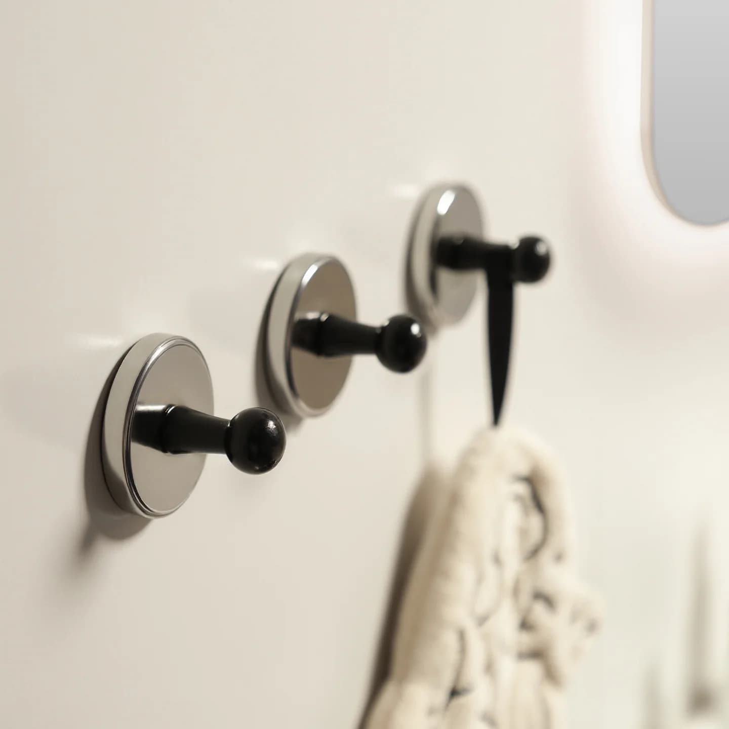 Powerful Load Bearing Suction Cup Hook for Batoom Kitchen Door Ba Entrance Storage Organizer No Drilling Needed