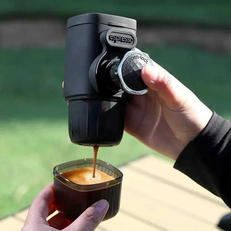 Outdoor Portable Hand Pressed Coffee Machine Camping Field Capsule Coffee Powder Home Travel Small Espresso Machine
