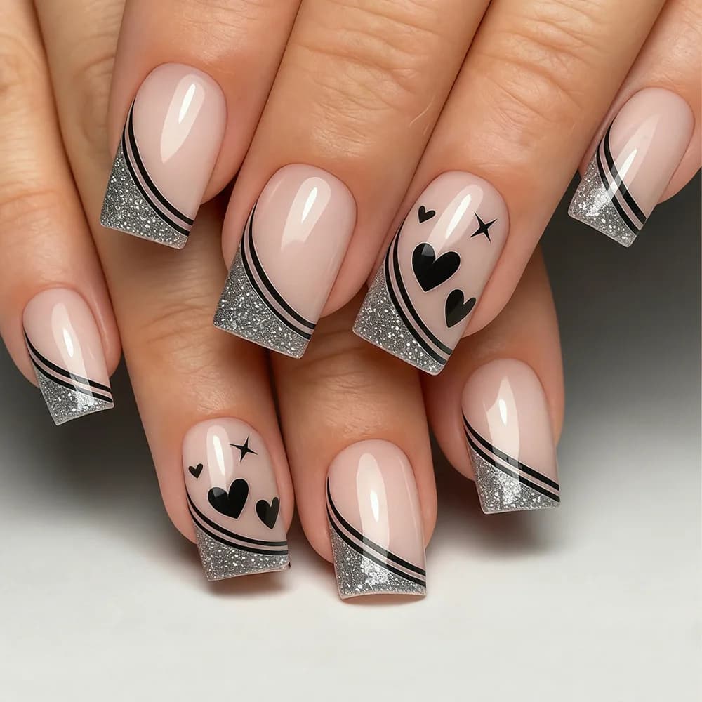 Unghie finte quadrate corte per donne e ragazze, design carino con stella a forma di cuore per San Valentino, punte per unghie francesi con glitter argento, premere sull'unghia