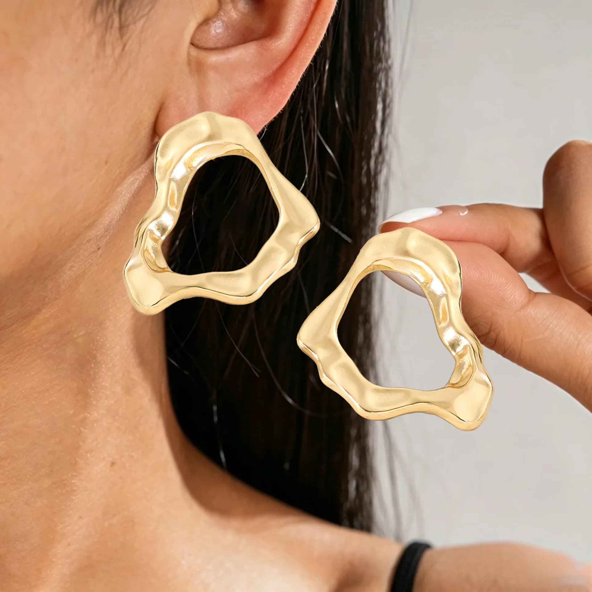 Orecchini a Cerchio Irregolari Intrecciati da Donna, Design Esagerato e di Tendenza, Adatti per Feste e Abbinamenti Versatili