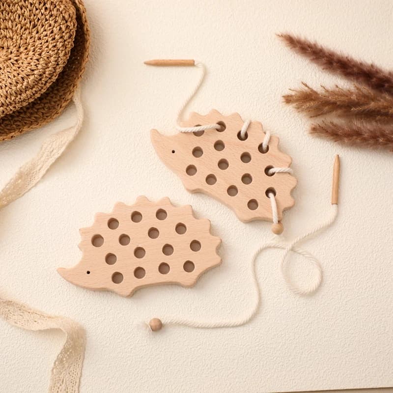 Tavola di Incastro in Legno a Forma di Riccio, Giocattoli Montessori per Bambini, Giocattolo Educativo in Legno di Faggio, Puzzle con Bottoni e Perline, Regalo per Neonati