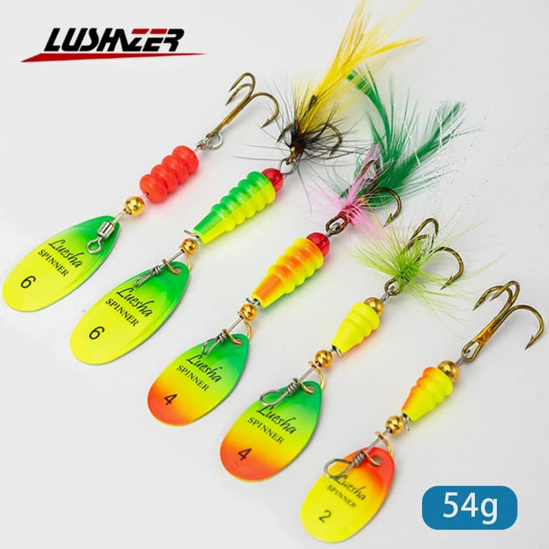 LUSHAZER 5 pz/lotto Spinner Esca Richiamo di Pesca Cucchiaio Piuma Richiamo di Acqua Salata bass bait Con Piuma Treble Ganci Wobblers
