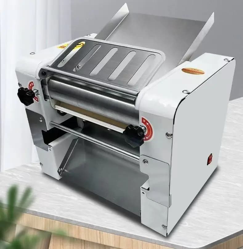 Presa di fabbrica Macchina elettrica commerciale per pasta per pizza Macchina per sfogliare la pasta da forno Macchina per pasta che produce noodle