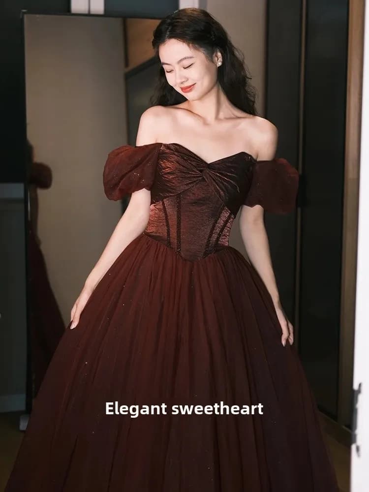 Abito da sera lungo rosso monospalla per sposa, per feste di fidanzamento, elegante, con scollo a cuore e gonna a trapezio
