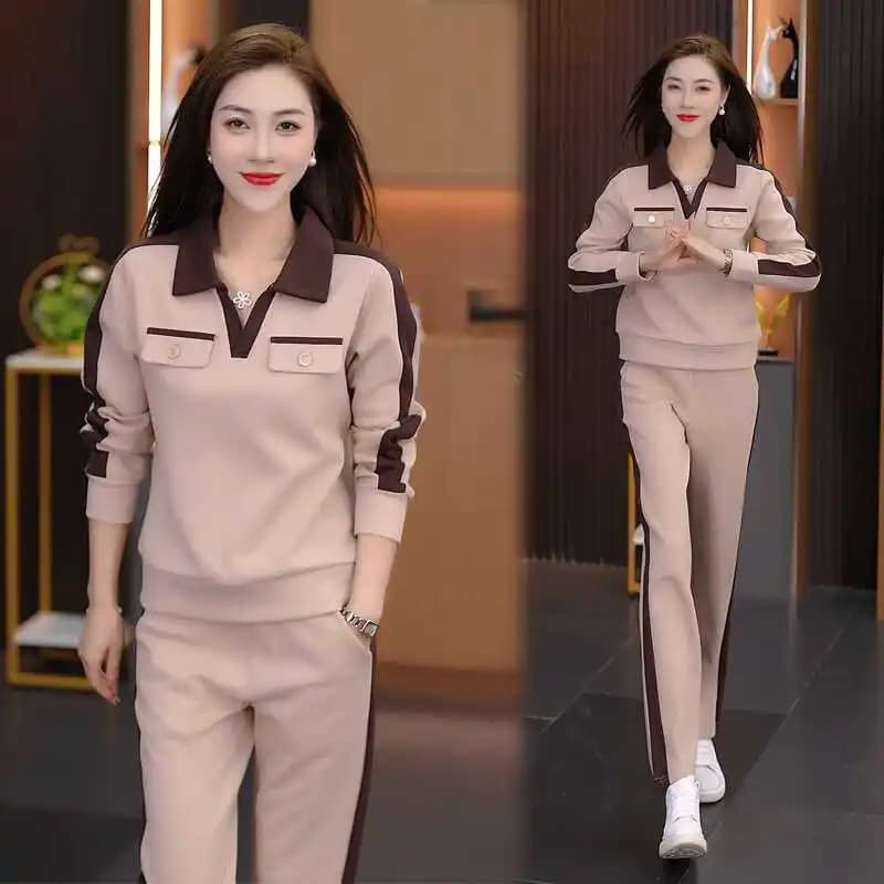 Women's Sports Suit 2025 Spring Autumn Collector with Foreign Turned T-shirt Long Sleeved Straight Shorts Random Running Set Two-piece