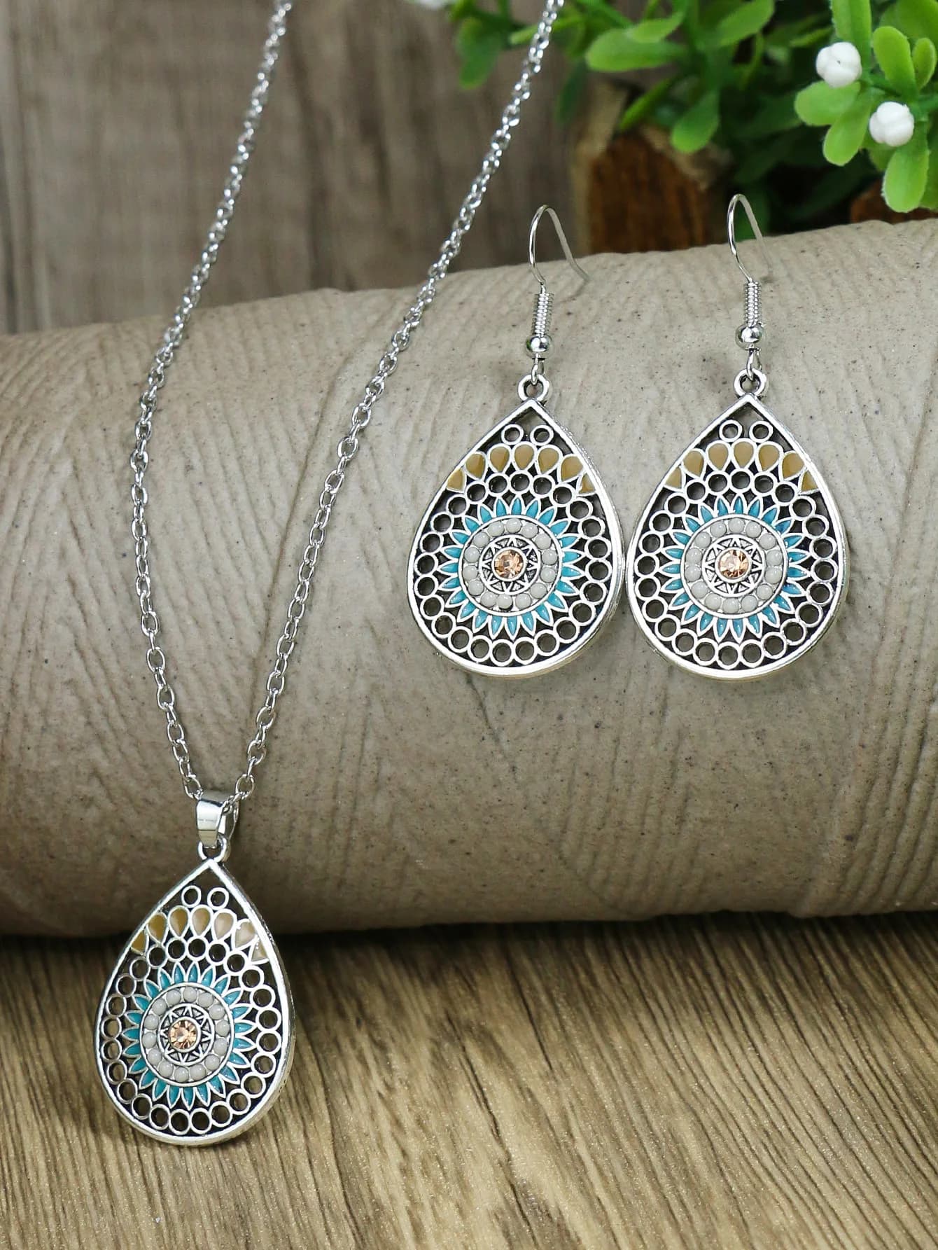 Orecchini etnici smaltati colorati con gocce di Feng Shui per le donne Set di gioielli con collana corta per le vacanze bohémien