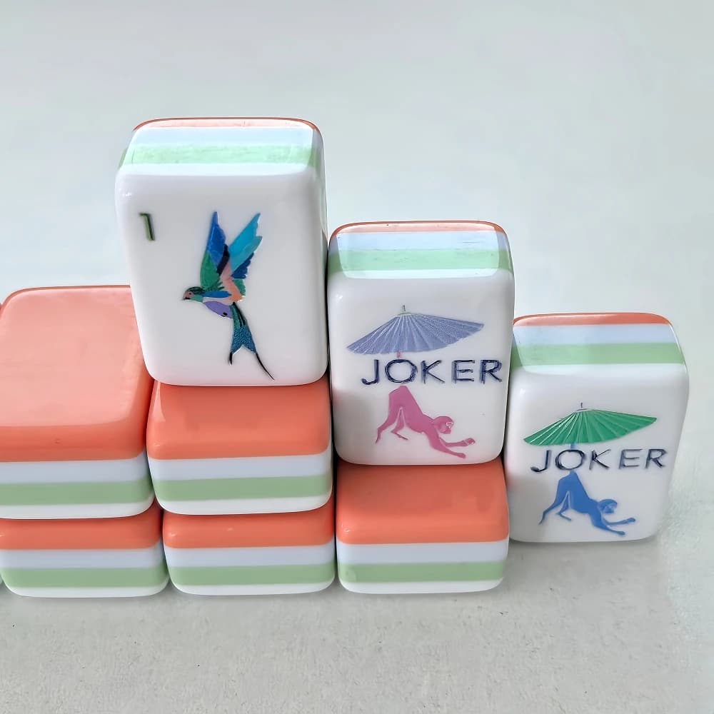 Hot Sale Coral Orange Mahjong Tiles Luxury American Mahjong Set 4-Layer Acrylic Travel Mah Jongg Sets for Adult Board Games Gift