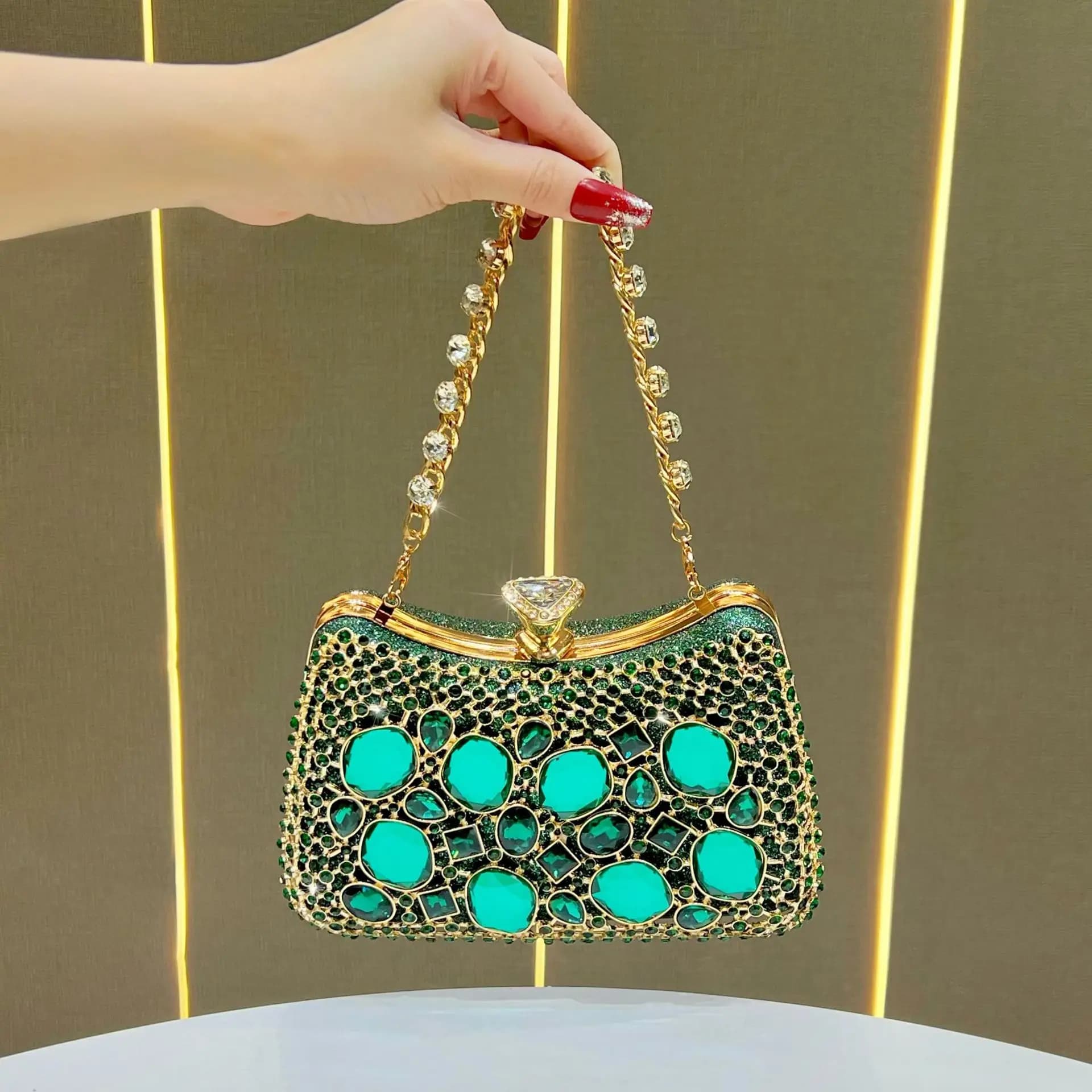 Borsa a tracolla da donna con catena intarsiata di diamanti, borsa da sera alla moda, borsa messenger con catena