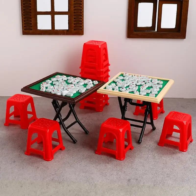1 Set Tavolo Mahjong per casa delle bambole + Piastrelle Mahjong + 4 sedie rosse Decorazioni per la casa in miniatura Modello giocattolo Accessori per mobili per casa delle bambole