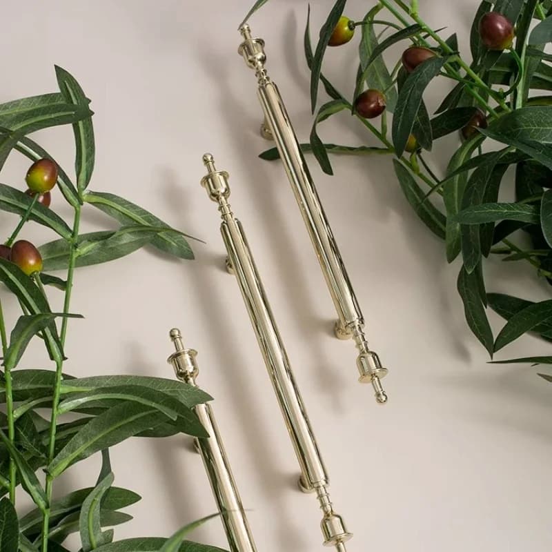 Nuova maniglia per armadio francese italiano di fascia alta Maniglia in ottone massiccio Maniglia lunga per scarpiera per porta dell'armadio in oro elettrolitico