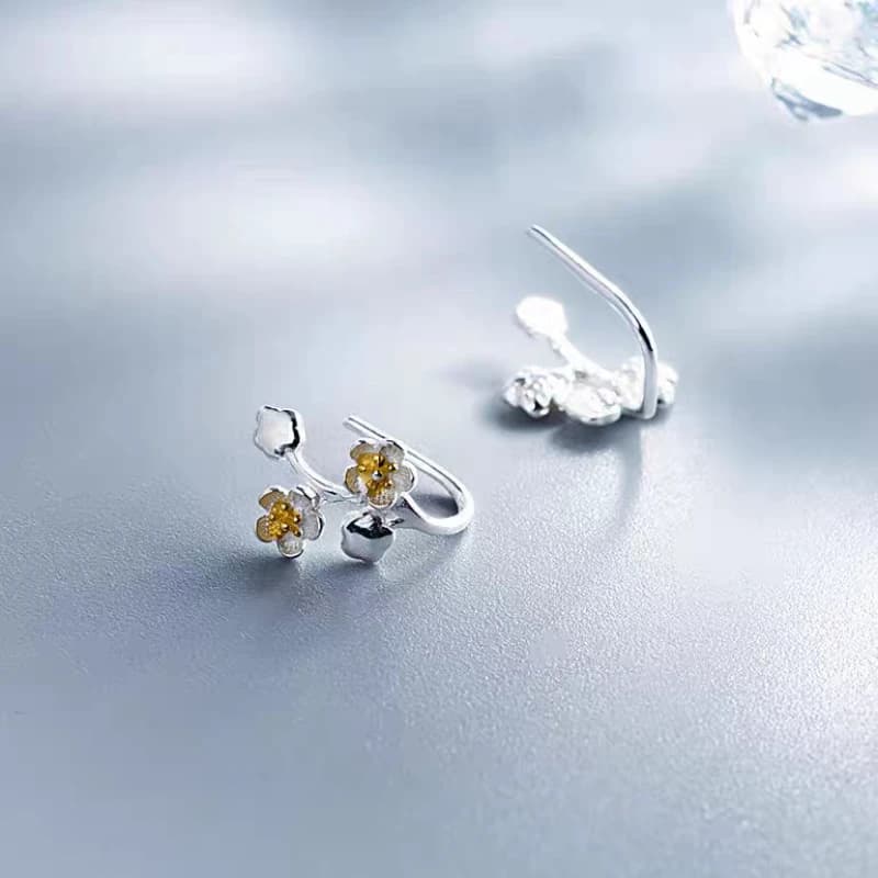 Vendita calda Orecchini in argento sterling 925 con fiori di pruno carini Regali squisiti alla moda per ragazze Orecchini eleganti per le donne