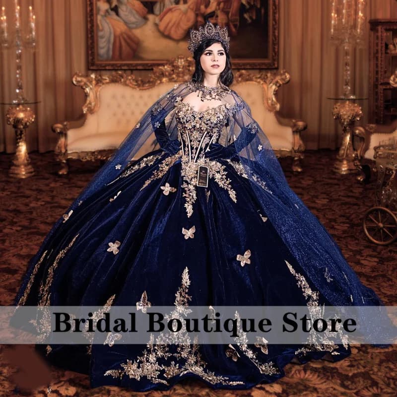 Abito Quinceanera blu navy con mantella Due guanti Abito dolce 16 Cristalli farfalla Abiti da 15 anni Abito da ballo personalizzato