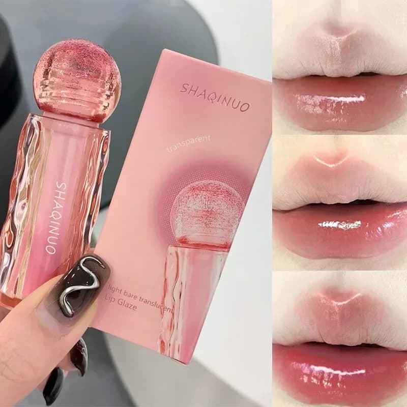 Lucidalabbra rugiadoso leggero Crystal Ball con lucentezza a specchio, idratazione a lunga durata e colore naturale per
