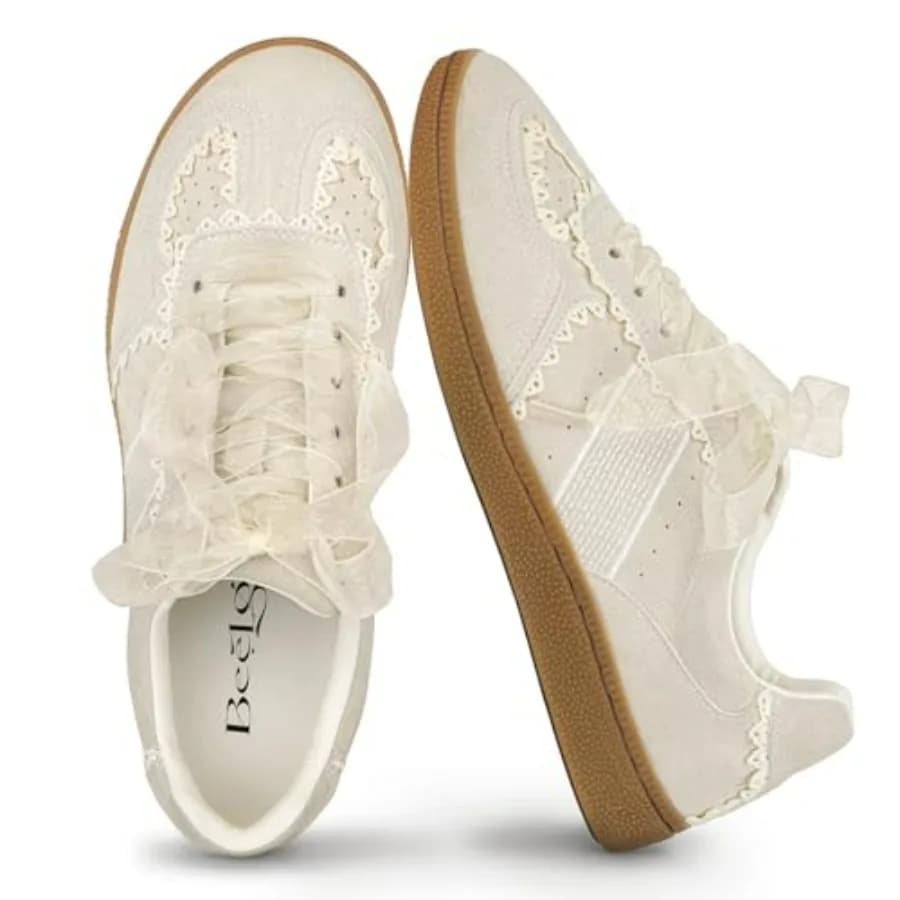 Sneakers casual da donna con dettagli in pizzo, eleganti sneakers alla moda con lacci a nastro, tomaia in pelle, soletta in memory foam e chiusura slip-on.
