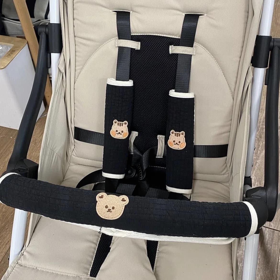Passeggino bracciolo bavaglini Anti morso cotone Burp panno copertura protettiva accessori per passeggini protezione per le spalle del neonato