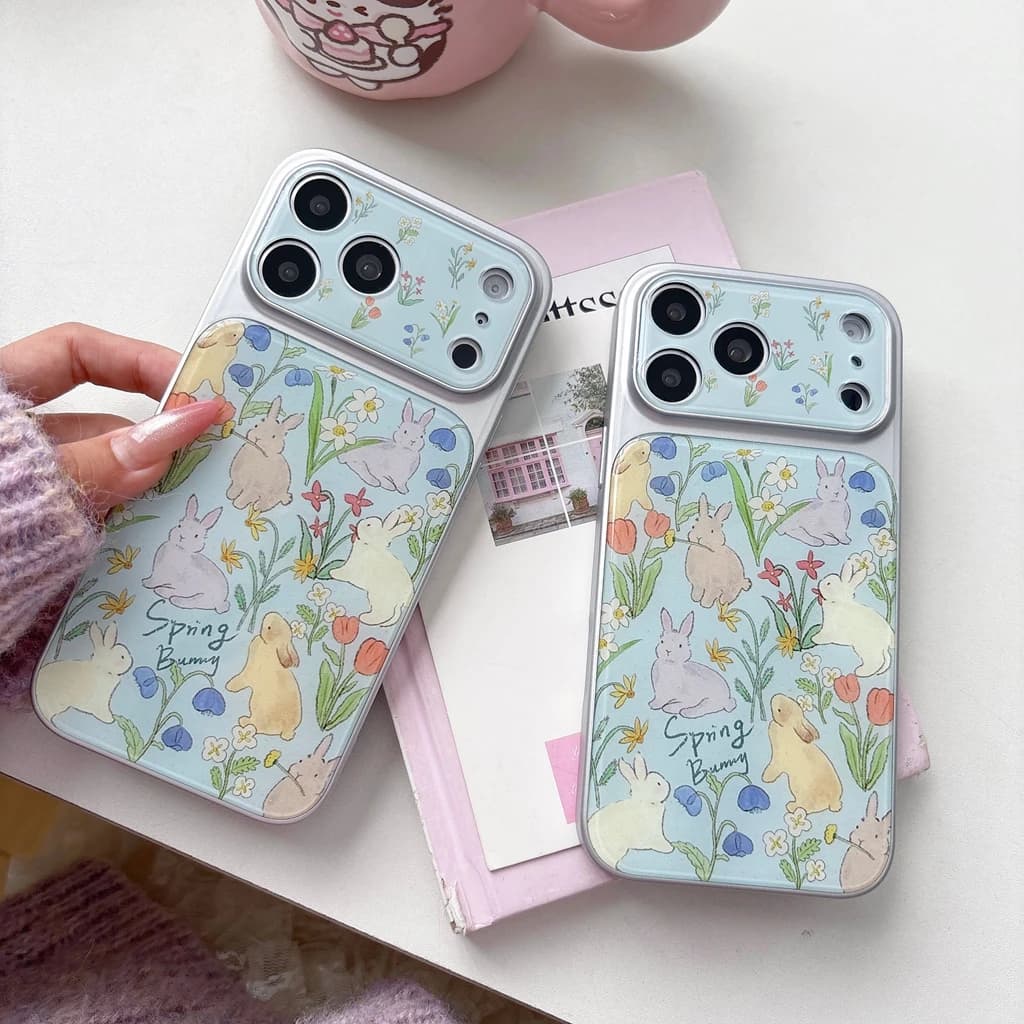 Cover Protettiva Antiurto per iPhone 17 16 15 14 Pro Max con Motivo Floreale Colorato e Coniglio Cartone Animato Primaverile