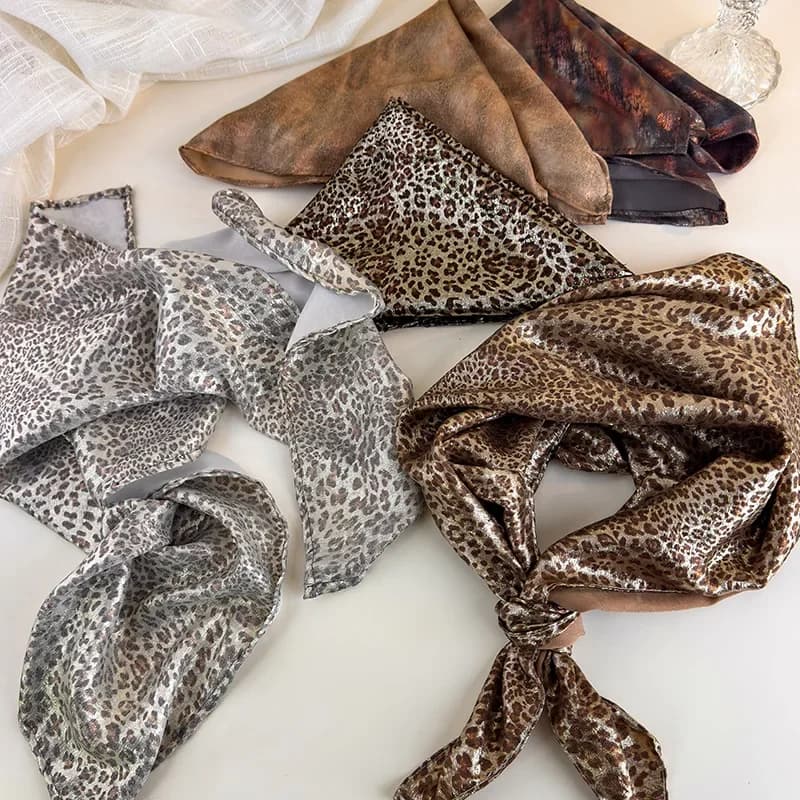 American Vintage Leopard Print Triangle Headscarf Elegant Neck Scarf Trendy Fashion Accessory Stylish Scarf for Fashionistas