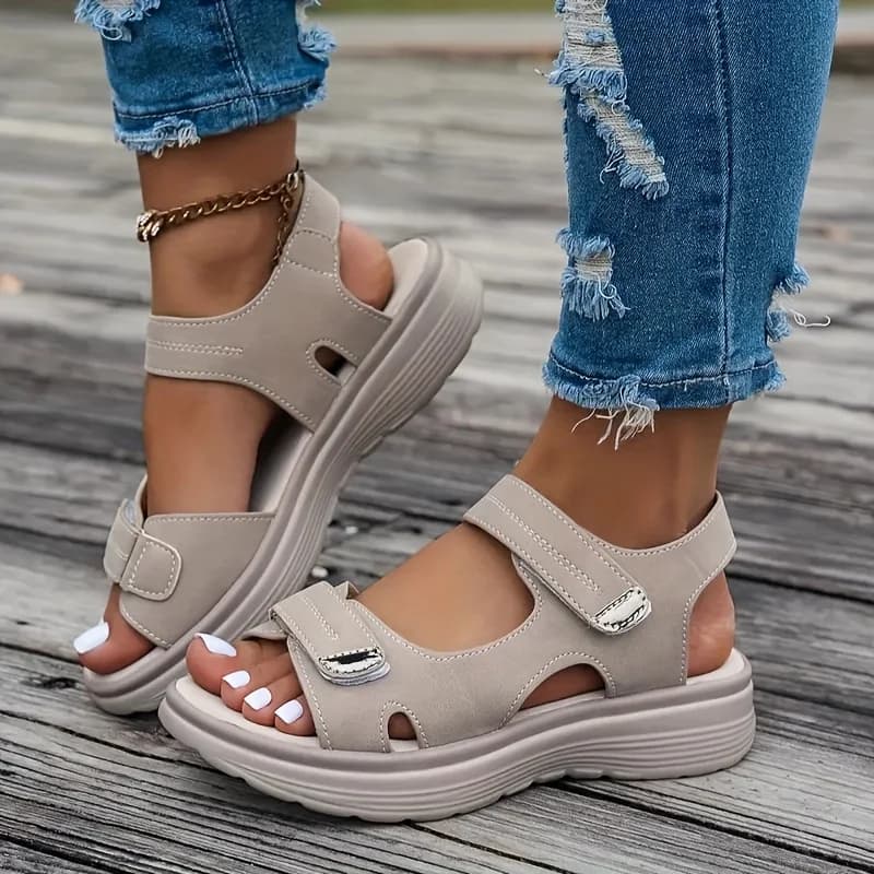 2025 Nuovi sandali estivi Scarpe da viaggio da donna Nuovo sandalo Suola Sandalo durevole Pantofole da spiaggia all'aperto da donna Sandali con plateau