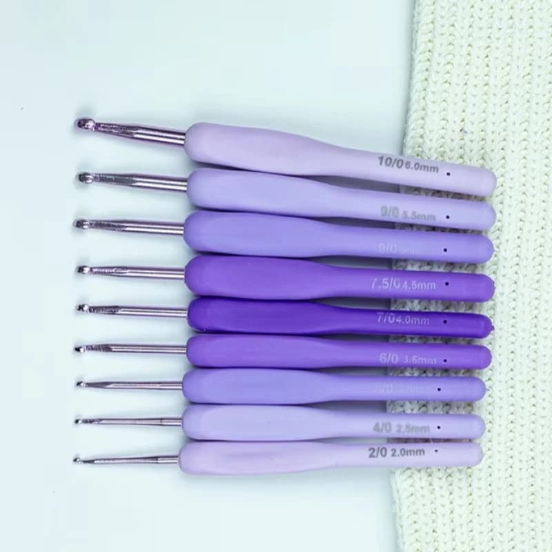Set di 9 uncinetti da 2.0-6.0mm con impugnatura morbida viola sfumata, ergonomica in silicone antiscivolo per filati e maglieria