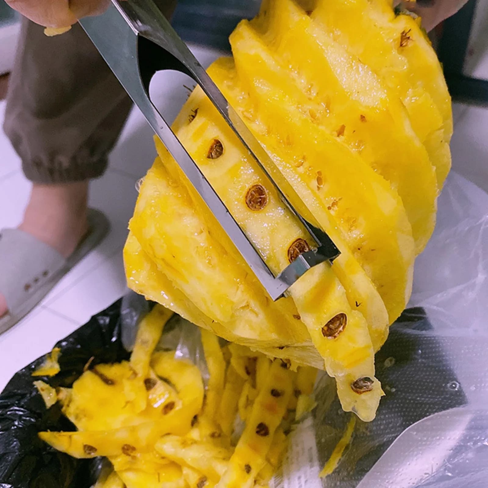 Coltello affilato speciale in acciaio inossidabile per peeling all'ananas Coltello da jackfruit Dispositivo per la rimozione degli occhi Utensile da cucina durevole multiuso