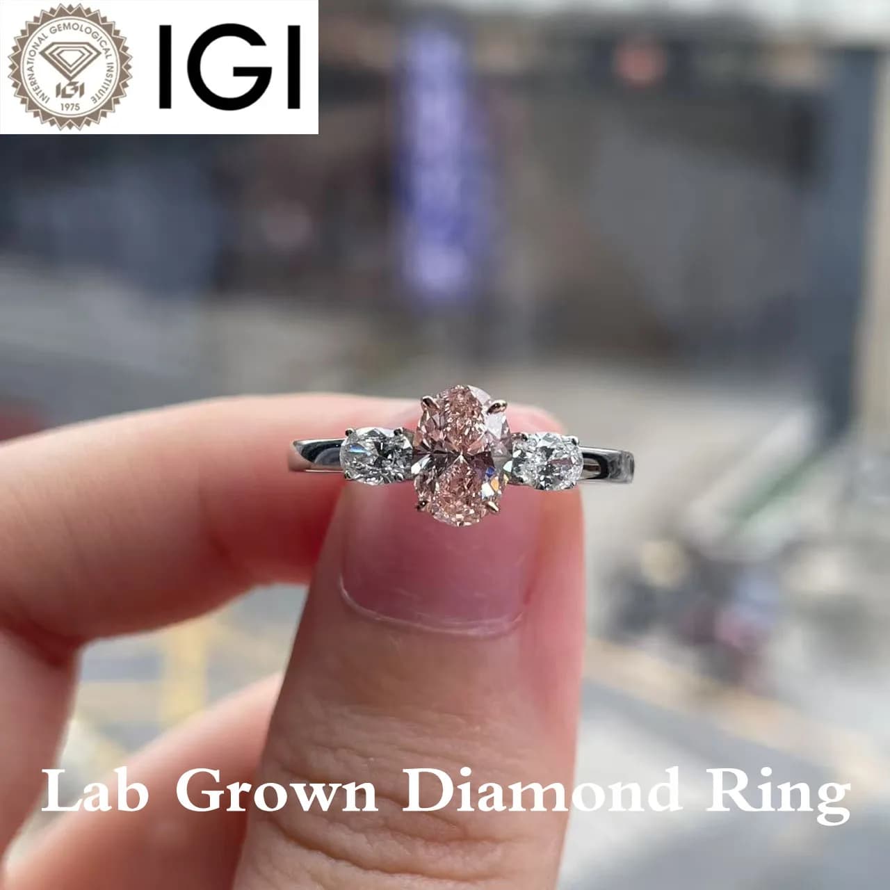 Anello da donna in oro 14 carati con taglio ovale rosa Fincy da 0,7 ct e pietre laterali Taglio ovale da 0,32 ct CVD HPHT Lab Grown Diamond Certificato NGIC