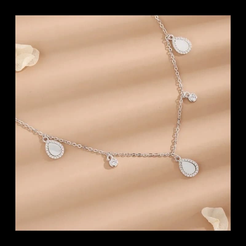 AliExpress nuova collana in argento S925 personalizzata semplice collana con goccia d'acqua senso del design di nicchia della moda con diamanti da donna