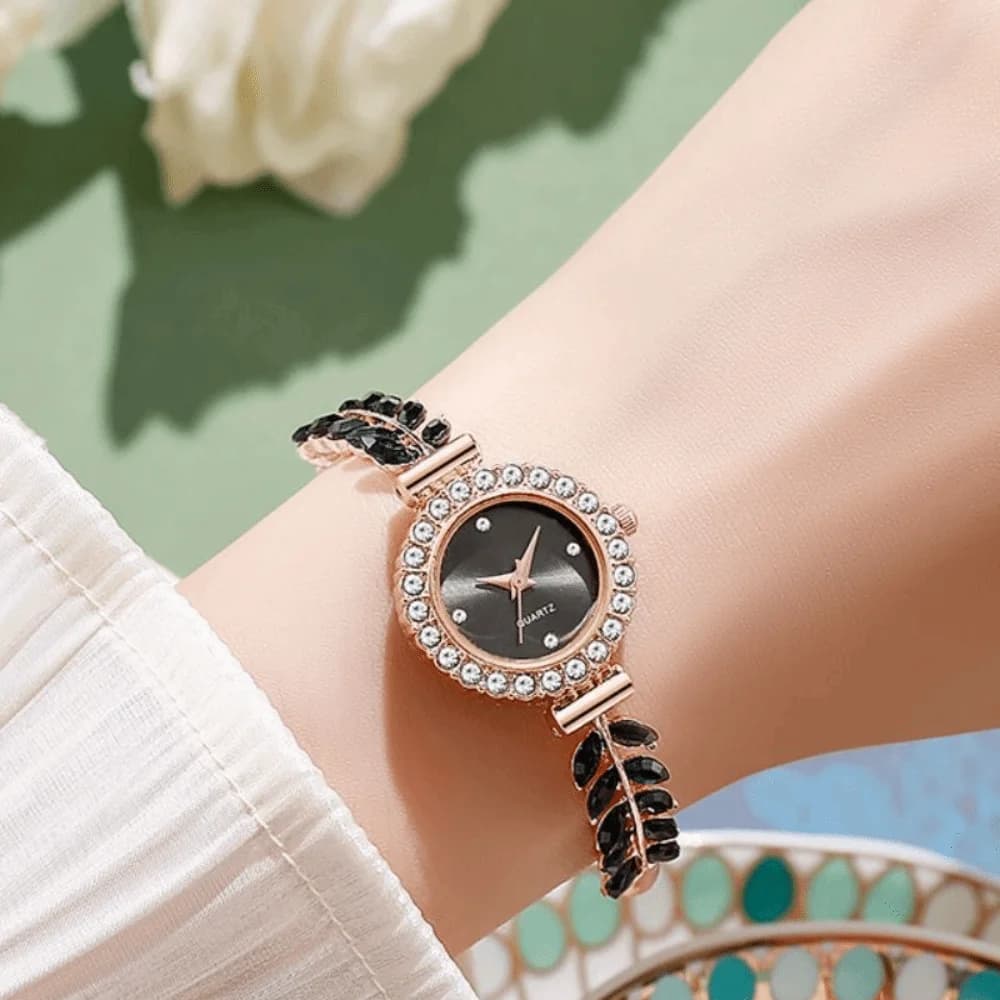 Slim Strap Ladies Quartz Watch Leaf Design Small Dial Women Quartz Watch Round Dial Pull Adjustable Rhinestone Watch