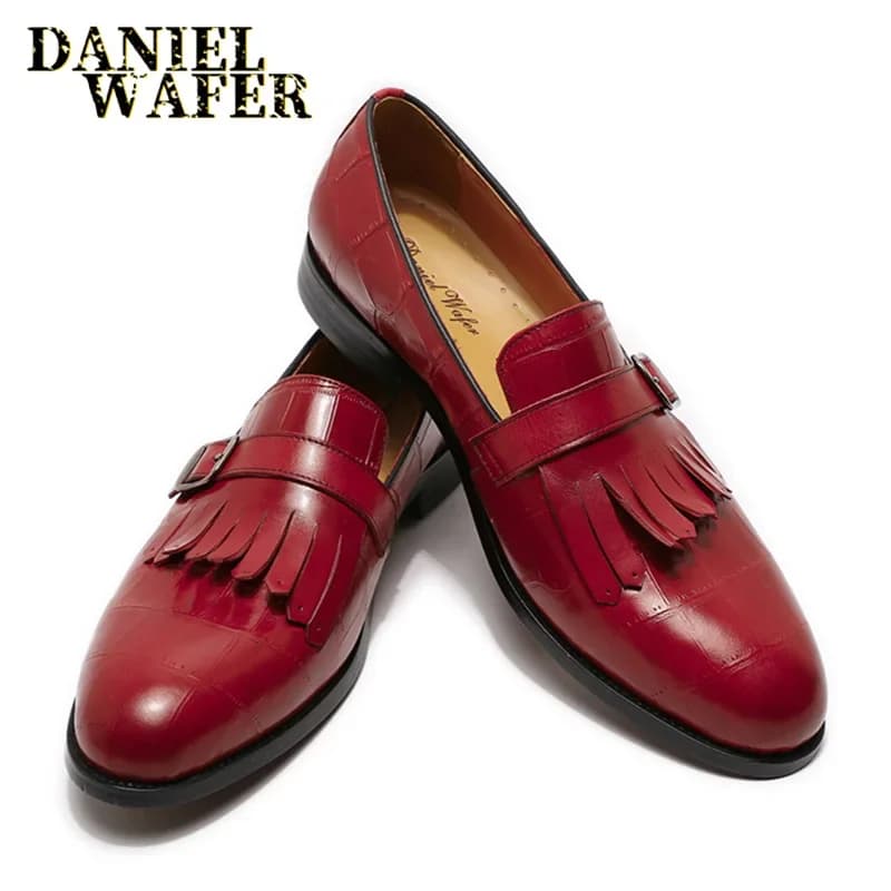Mocassini da uomo di lusso moda casual scarpe eleganti da uomo fatte a mano con stampa in pietra cinturino con fibbia slip on scarpe in vera pelle nera rossa